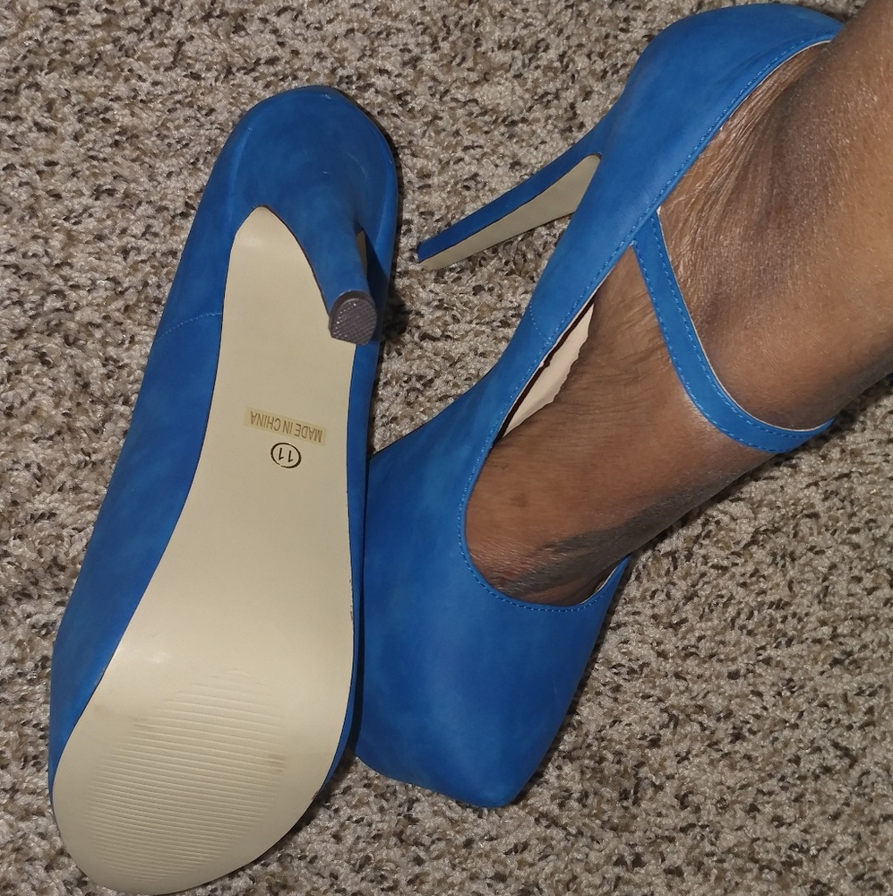 Blue Daffodil Like heels 5.5in